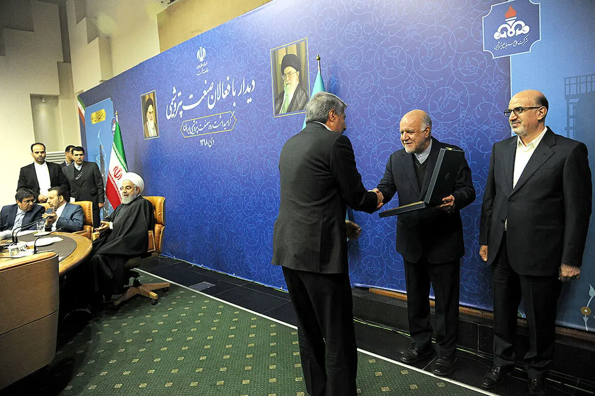 تجلیل از مدیران نمونه صنعت پتروشیمی کشور