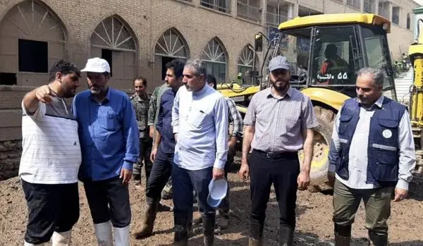 حضور و آماده باش کامل خدمات شهری شهرداری منطقه ۲۱ در کمک رسانی به منطقه سیل‌زده امام‌زاده داود(ع)

