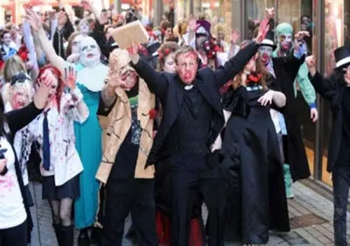 عجیب ترین جشن عروسی به سبک زامبی های آدم خوار +عکس