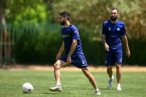 احتمال غیبت دو بازیکن استقلال در دربی