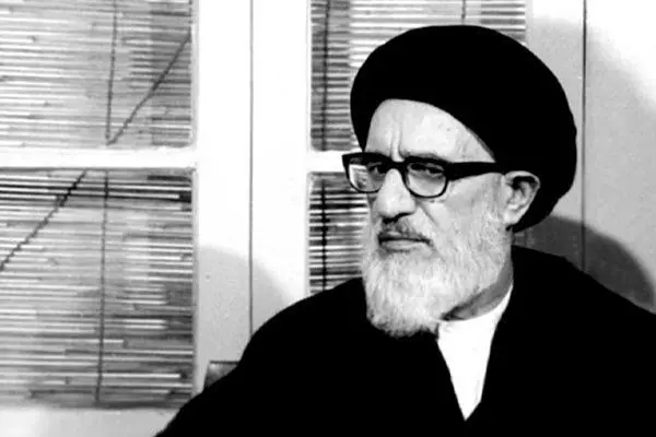 سیگار کشیدن روحانی معروف در سفره افطار! + عکس