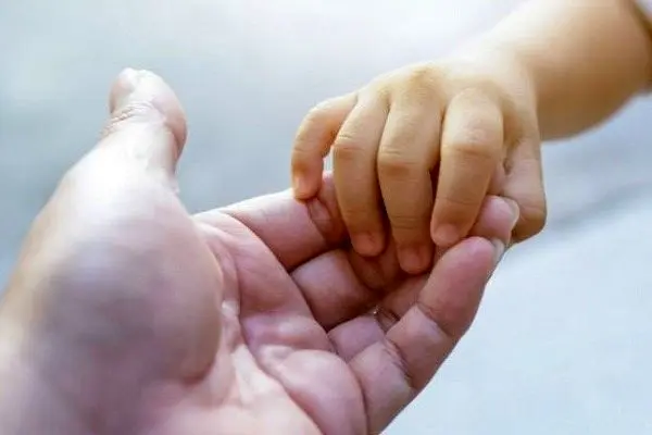 نوزاد پنج روزه قمی حامی کودکان محسنین شد

