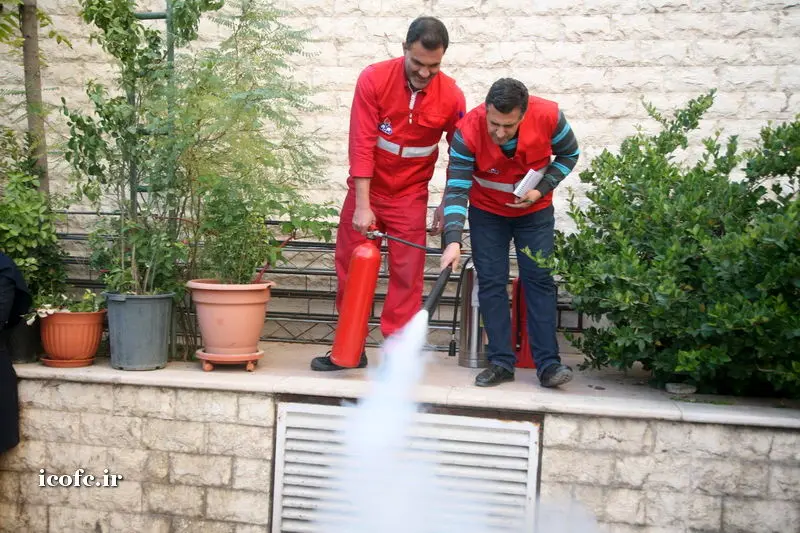 برگزاری مانور تخلیه اضطراری در ستاد شرکت نفت مناطق مرکزی ایران
