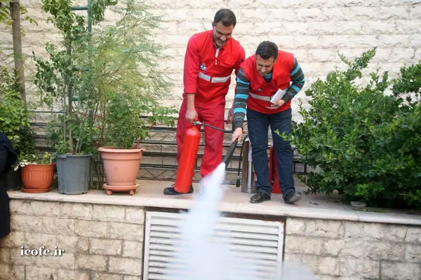 برگزاری مانور تخلیه اضطراری در ستاد شرکت نفت مناطق مرکزی ایران
