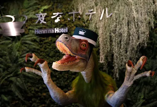 دایناسورها خدمه یک هتل + عکس