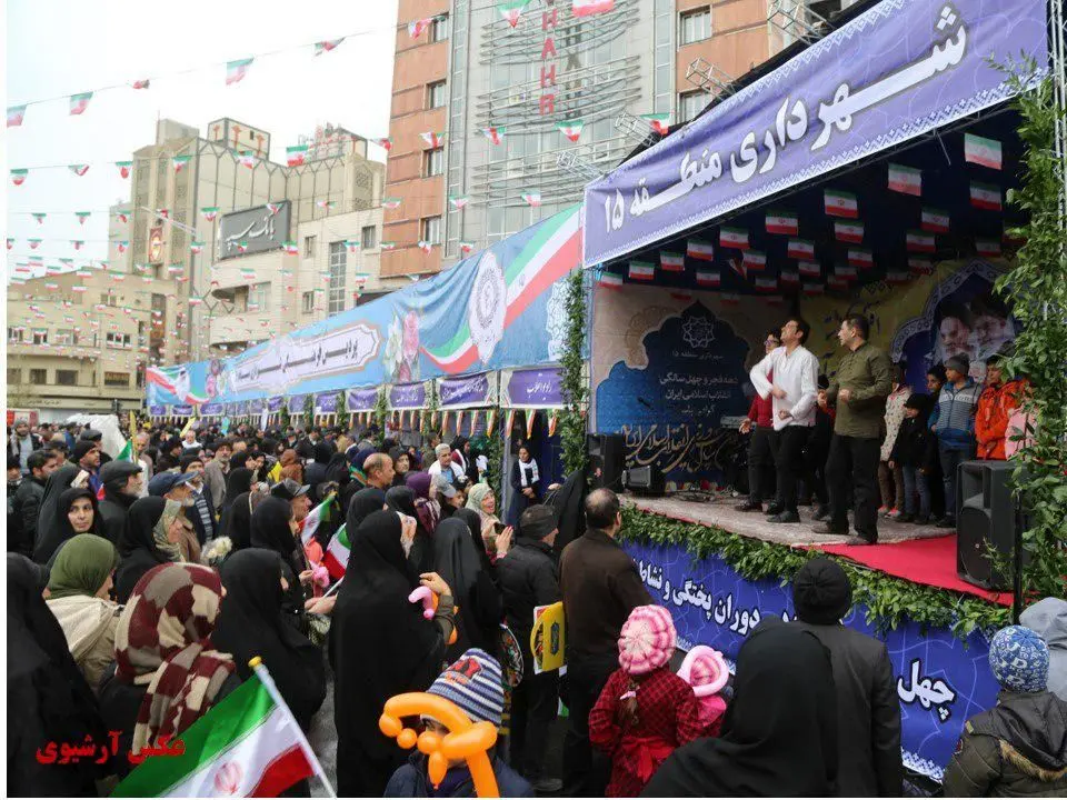 میزبانی پردیس فرهنگی منطقه 15  از  شهروندان در مسیر راهپیمایی 22 بهمن

