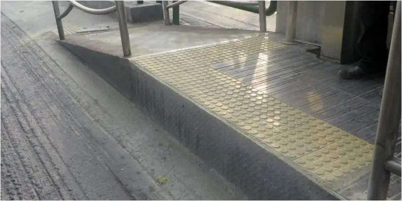 مناسب سازی معابر و ایستگاه های بی آر تی ، بوستان ها و... برای استفاده معلولان 

