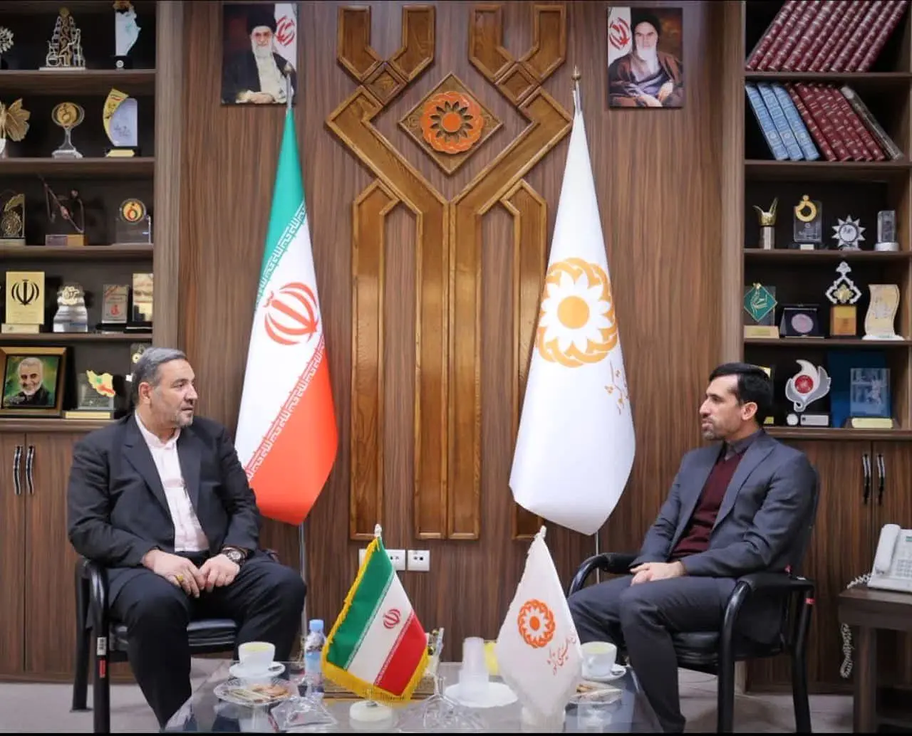استاندار ایلام در دیدار با رئیس سازمان بهزیستی کشور پیگیر مسایل و مشکلات  مددجویان تحت پوشش شد 

