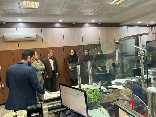 تاکید بر خدمات دهی مطلوب به مشتریان در بازدید عضو هیات مدیره بانک ملی ایران از شعب سابق موسسه نور