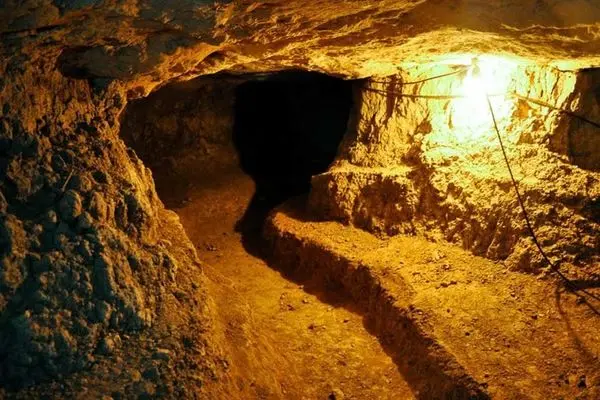 آشنایی مخاطبان اسپانیایی زبان «ایران» با غار بورنیک و شهر زیر زمینی تهیاق اراک