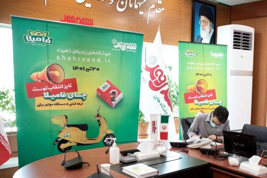تحویل ۵ دستگاه موتور برقی به برندگان فروش ویژه شرکت گلرنگ‌پخش در فروشگاه‌های شهروند