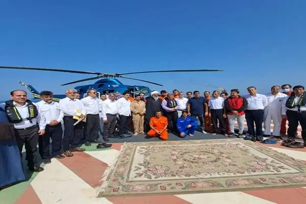 بازدید نماینده ولی فقیه و استاندار بوشهر از سکوهای دریایی پارس جنوبی