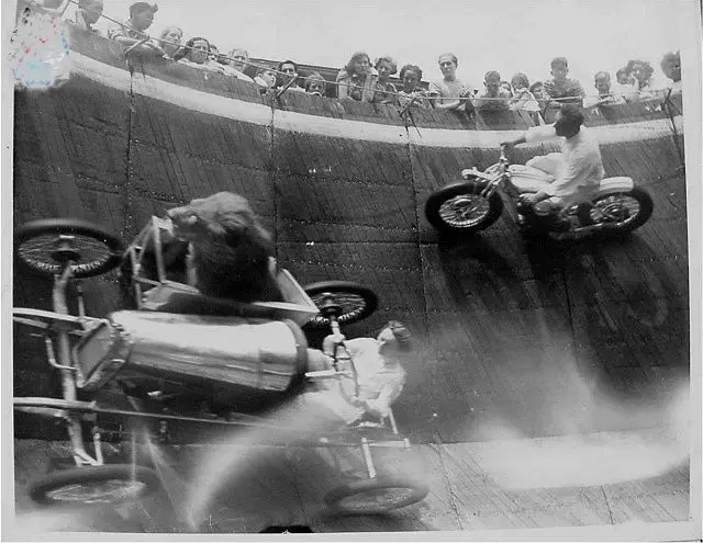 وحشتناک ترین دیوار مرگ تاریخ+عکس