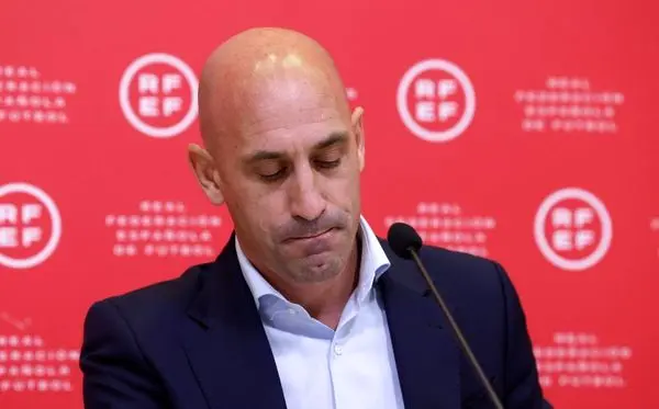 رئیس فدراسیون فوتبال اسپانیا تعلیق شد