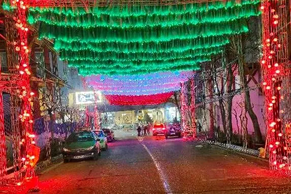 منطقه یک فضاسازی شد/نصب المان آسمان ایران در نیاوران