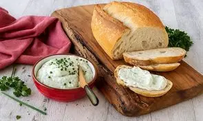 سس پنیر و سبزیجات معطر؛ راز صبحانه‌ای گیاهی، خوش‌عطر و رنگارنگ