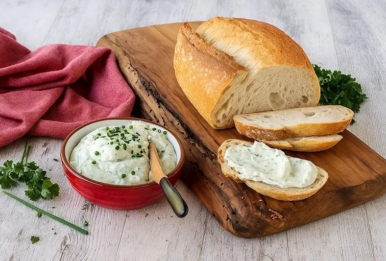 سس پنیر و سبزیجات معطر؛ راز صبحانه‌ای گیاهی، خوش‌عطر و رنگارنگ