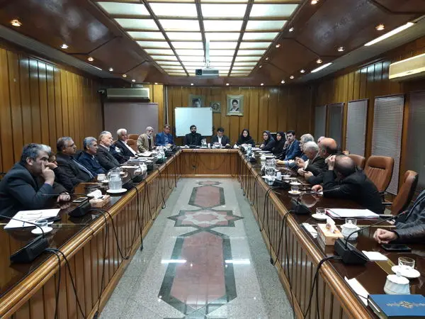 افزایش تعامل صنایع بالادستی و پایین دستی در دستور کار وزارت صمت