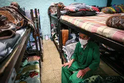 گرمخانه شهرداری اراک در روزهای سرد پذیرای افراد بی سرپناه است