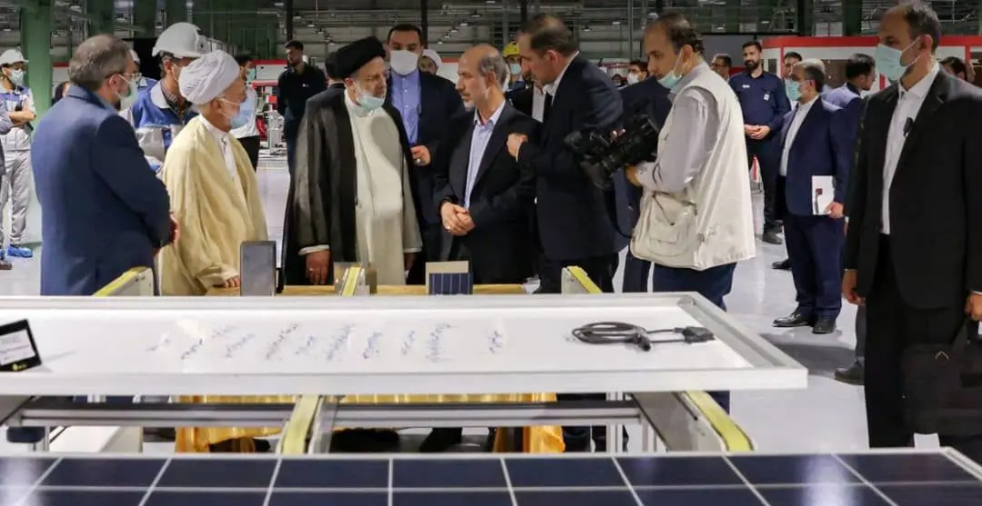 بازدید رئیس جمهور از شرکت تولیدکننده تجهیزات نیروگاه‌های خورشیدی در شهرستان خمین