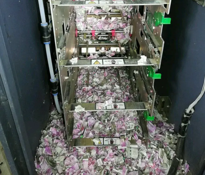 
بلایی که موش‌ها سر پول‌های خودپرداز آوردند! +عکس
