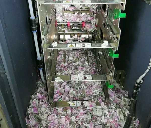 
بلایی که موش‌ها سر پول‌های خودپرداز آوردند! +عکس
