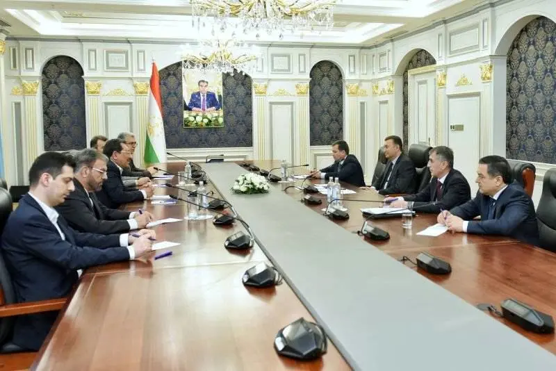 هدف‌گذاری تجارت یک میلیارد دلاری و ایجاد کارخانجات مشترک