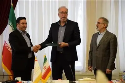 با حضور معاون امور بانکی، بیمه و شرکت های دولتی وزارت امور اقتصادی و دارایی، عضو جدید هیأت مدیره بانک صنعت و معدن معرفی شد