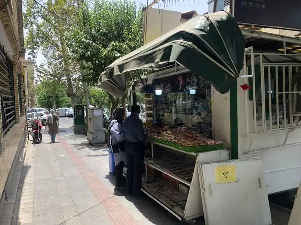 سیگار جای روزنامه را گرفت/ ماهی صد میلیون درآمد از این شغل