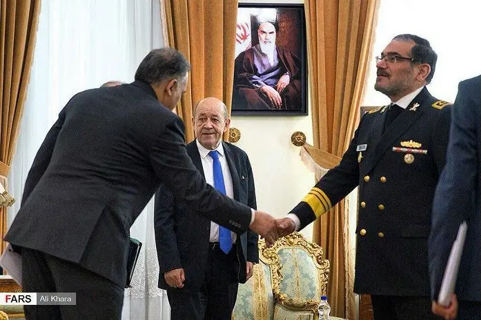 عکسی جالب از دبیر شورای امنیت ملی در دیدار با مقامات فرانسوی!
