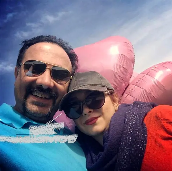 ژست عاشقانه بازیگر مشهور و همسرش+عکس
