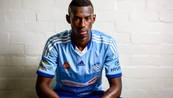 حضور ایبینی در تست پزشکی استقلال +عکس