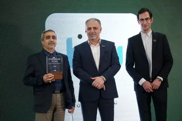 اپلیکیشن بلوبانک محصول برتر سال ۱۴۰۰ حوزه فینتک شد