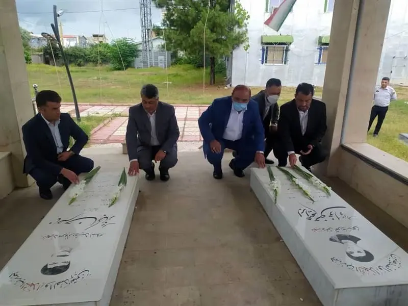 مدیرعامل سازمان منطقه آزاد انزلی به مقام والای شهدا ادای احترام کرد