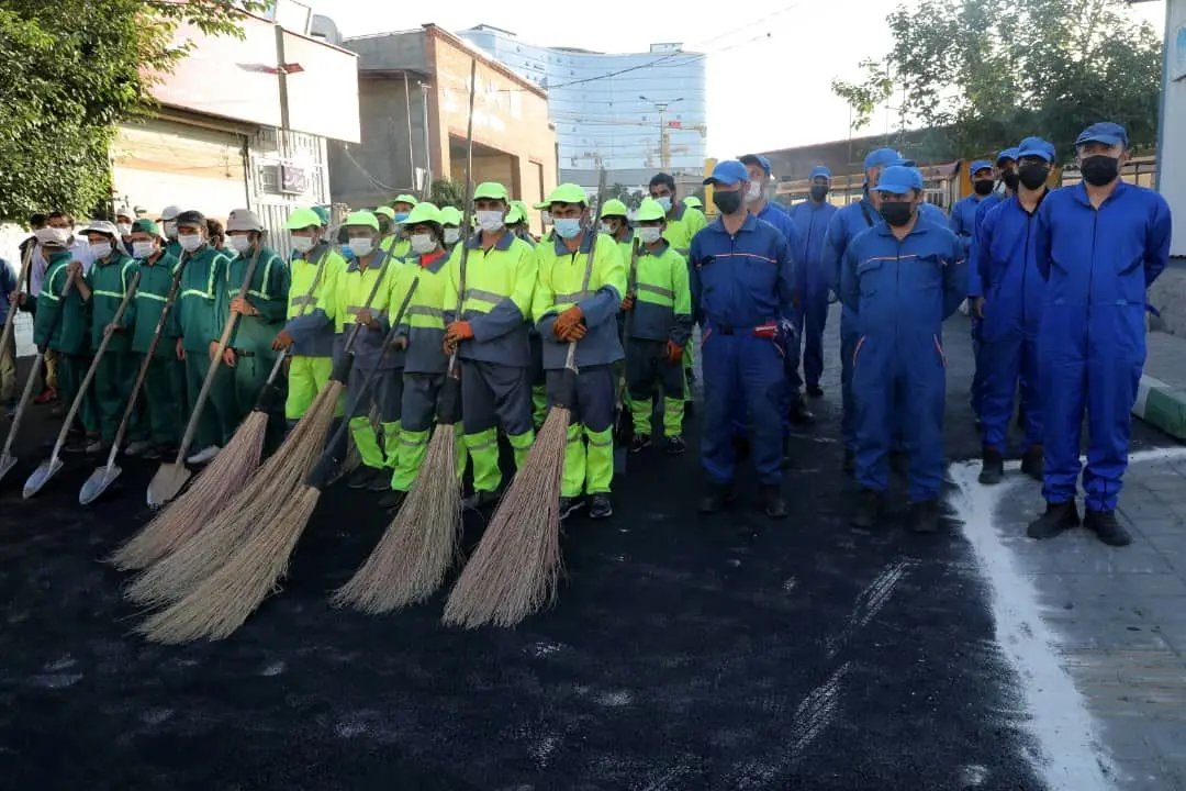 اجرای طرح ویژه نگهداشت شهر در خیابان ستارخان

