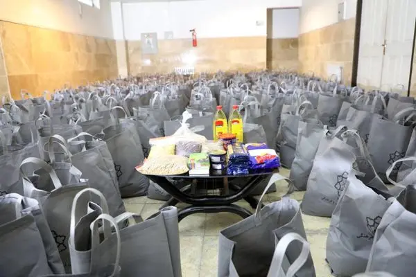 توزیع ۱۰۰۰ بسته معیشتی میان خانوادههای کم برخوردار منطقه ۱۹