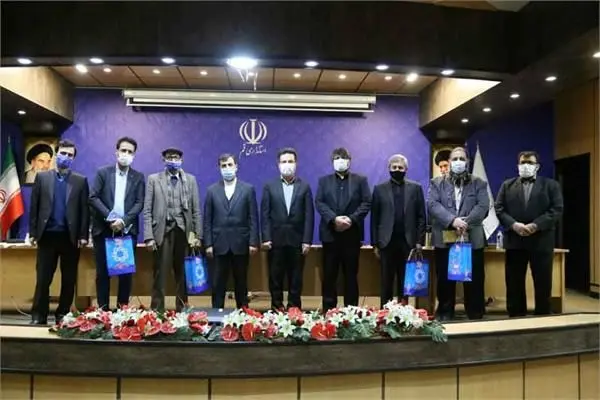 اهدای هنرکارت به هنرمندان پیشکسوت استان قم

