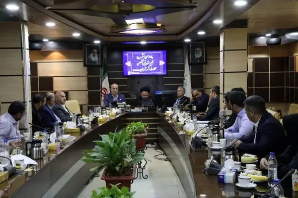 آغاز نصب نوارهای زرد چسبنده بر روی درختان بوستان های منطقه 19