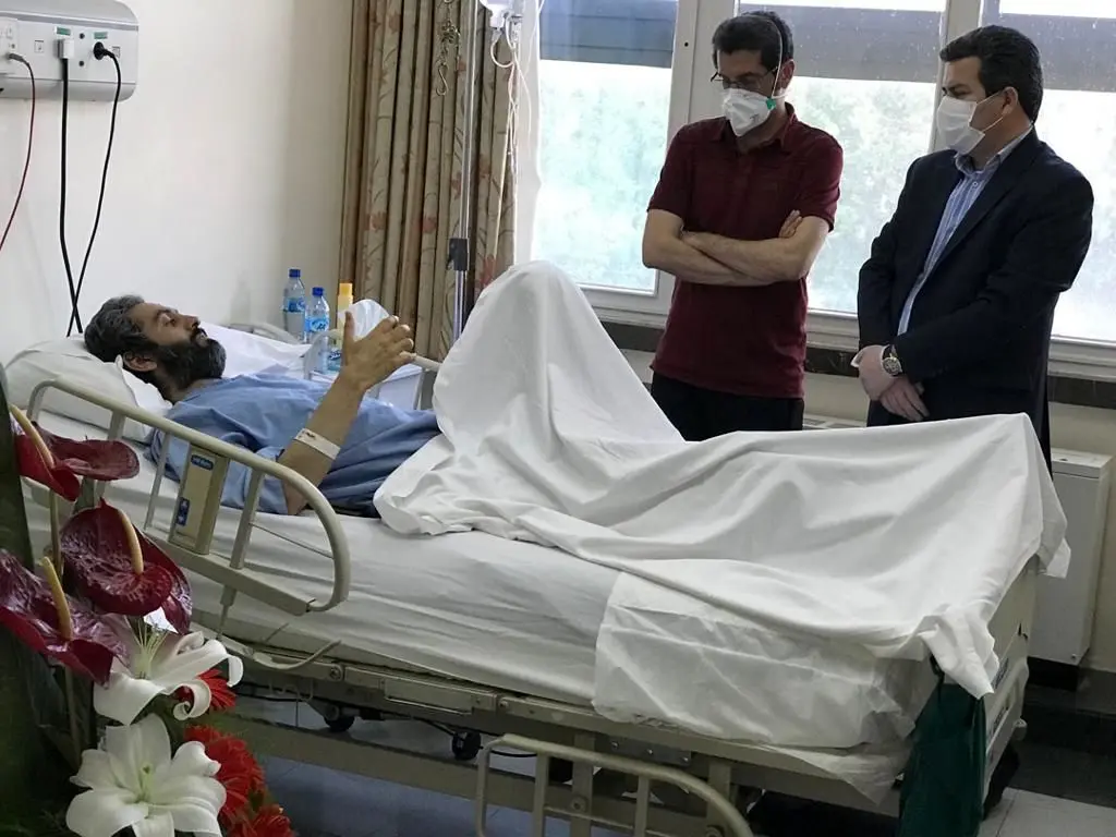 عیادت معاون شبکه فروش و توسعه بازار بیمه "ما"از محیط بان آسیب دیده
