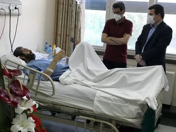 عیادت معاون شبکه فروش و توسعه بازار بیمه "ما"از محیط بان آسیب دیده
