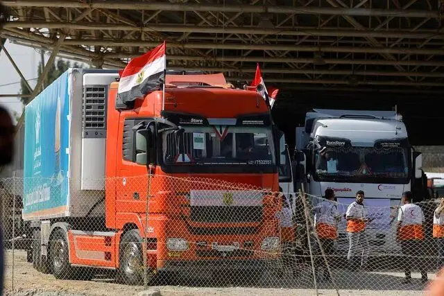 گذرگاه رفح باز و اولین کمک‌های بشردوستانه وارد غزه شد


