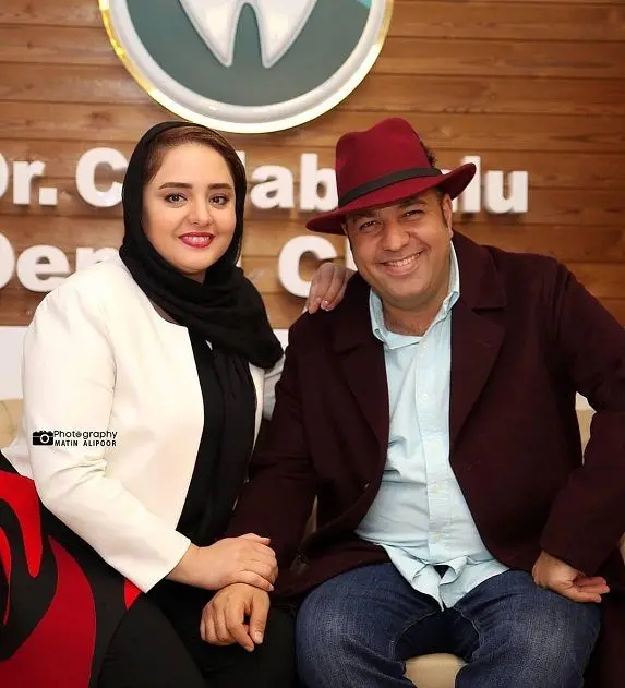 ژست عجیب زن و شوهر بازیگر در کنار مجری پرطرفدار+عکس