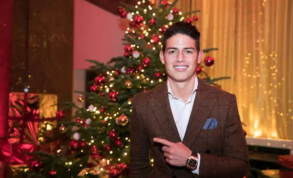 بازیکنان بایرن مونیخ در کنار درخت کریسمس + عکس