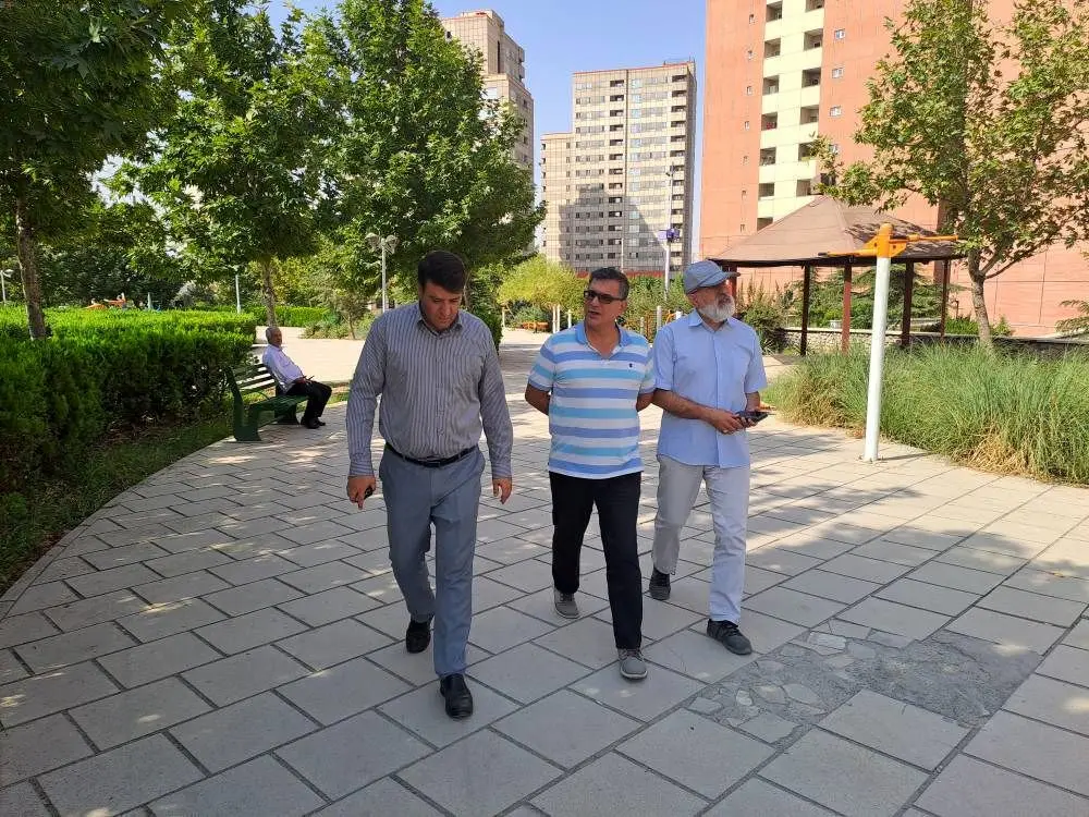 بازدید میدانی شهردار ناحیه یک منطقه ۲۲ از بوستان ها

