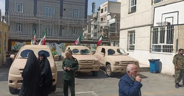 استقرار کاروان خودرویی دفاع مقدس در 30 مدرسه منطقه 13