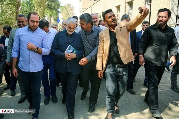 سلفی یواشکی با سردار سلیمانی!/عکس