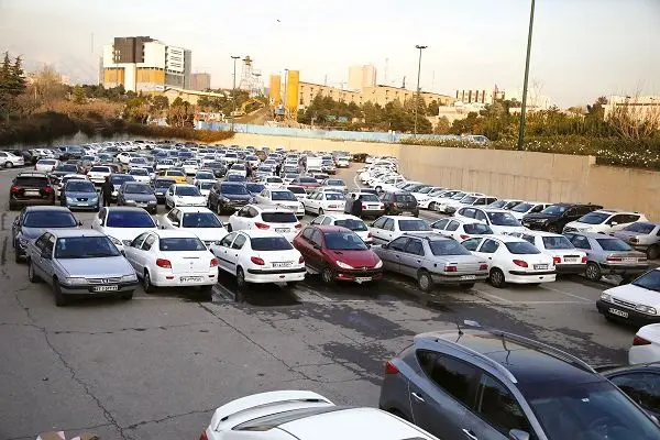 خودرو در ایستگاه بلاتکلیفی