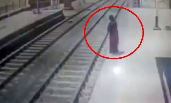 تصویر دردناک از خودکشی دختر جوان در ایستگاه قطار! + عکس