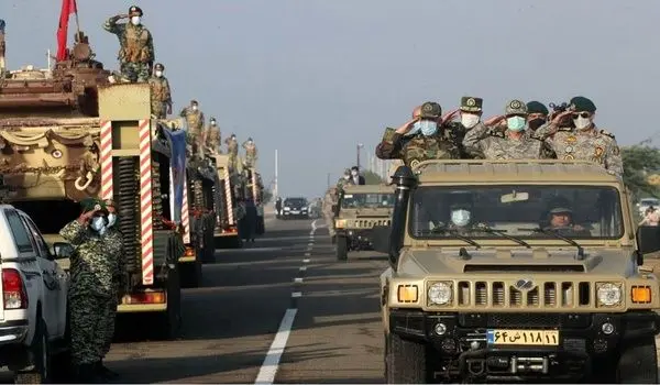 اولین حضور ناوشکن تمام ایرانی دنا در رژه