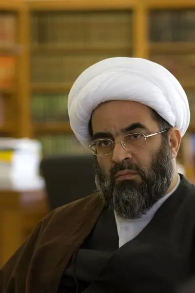 زنان باید در تربیت جامعه در نظام جمهوری اسلامی نقش محوری داشته باشند